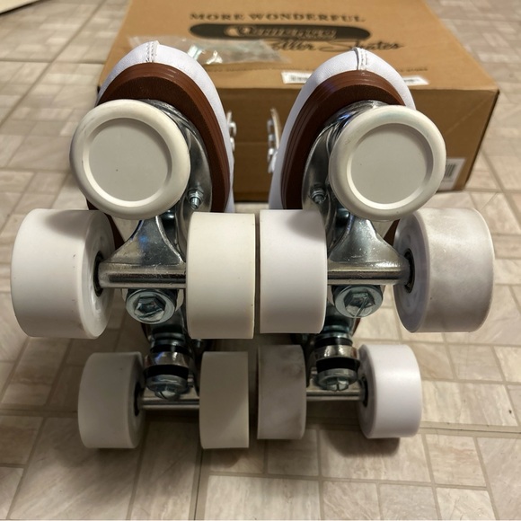 Chicago White Roller Skates - Picture 8 of 15